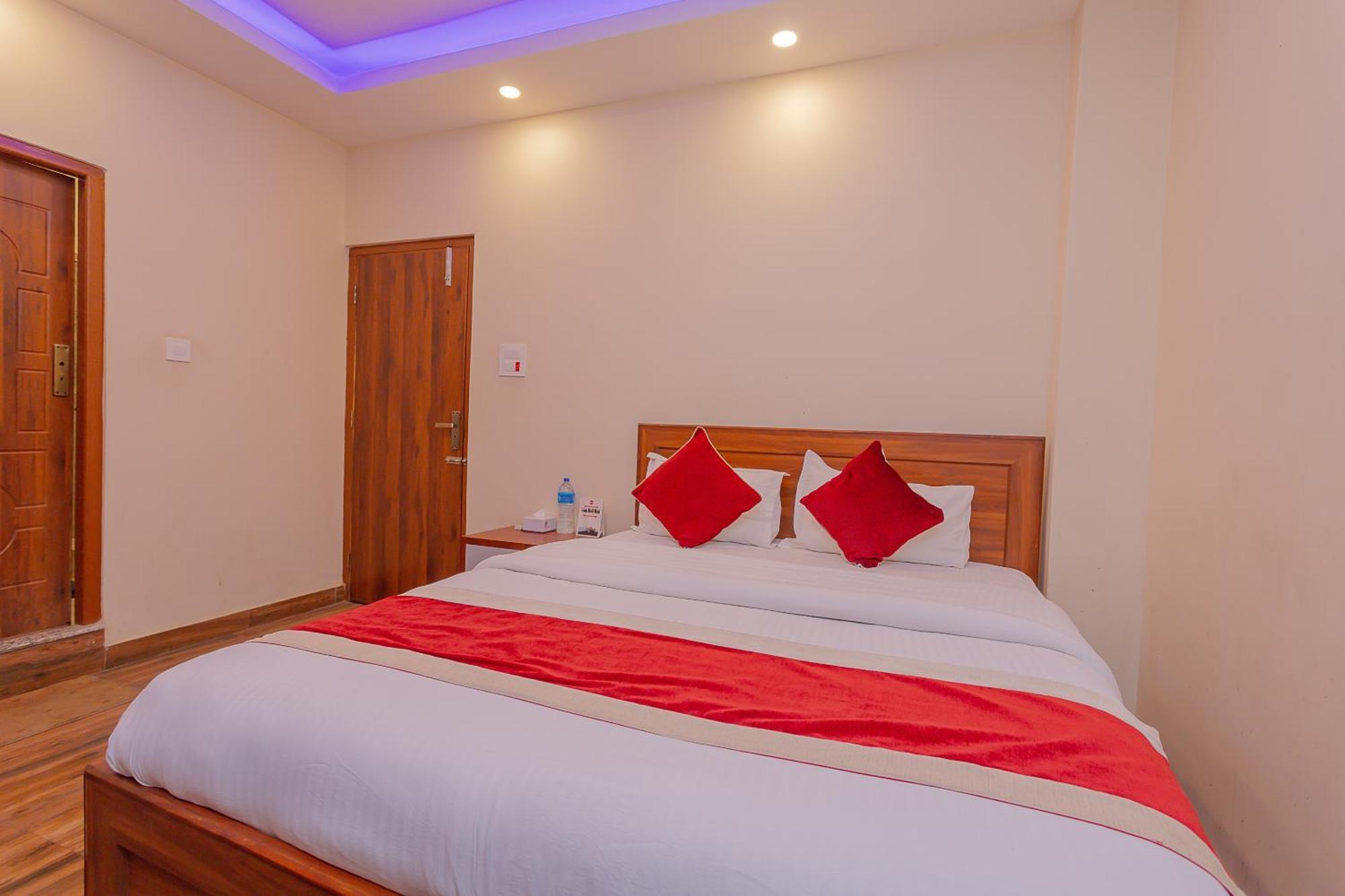 Oyo 799 Hotel Tik Tok Pvt Ltd. Kathmandu Bagian luar foto