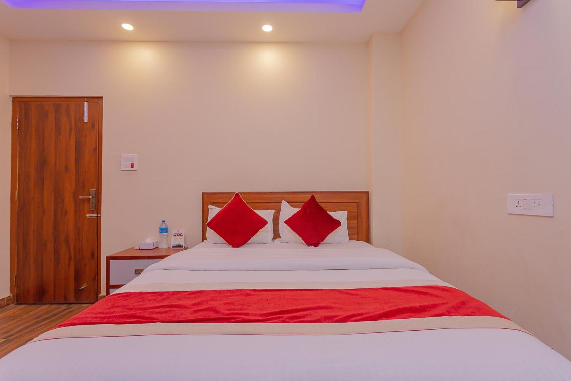 Oyo 799 Hotel Tik Tok Pvt Ltd. Kathmandu Bagian luar foto