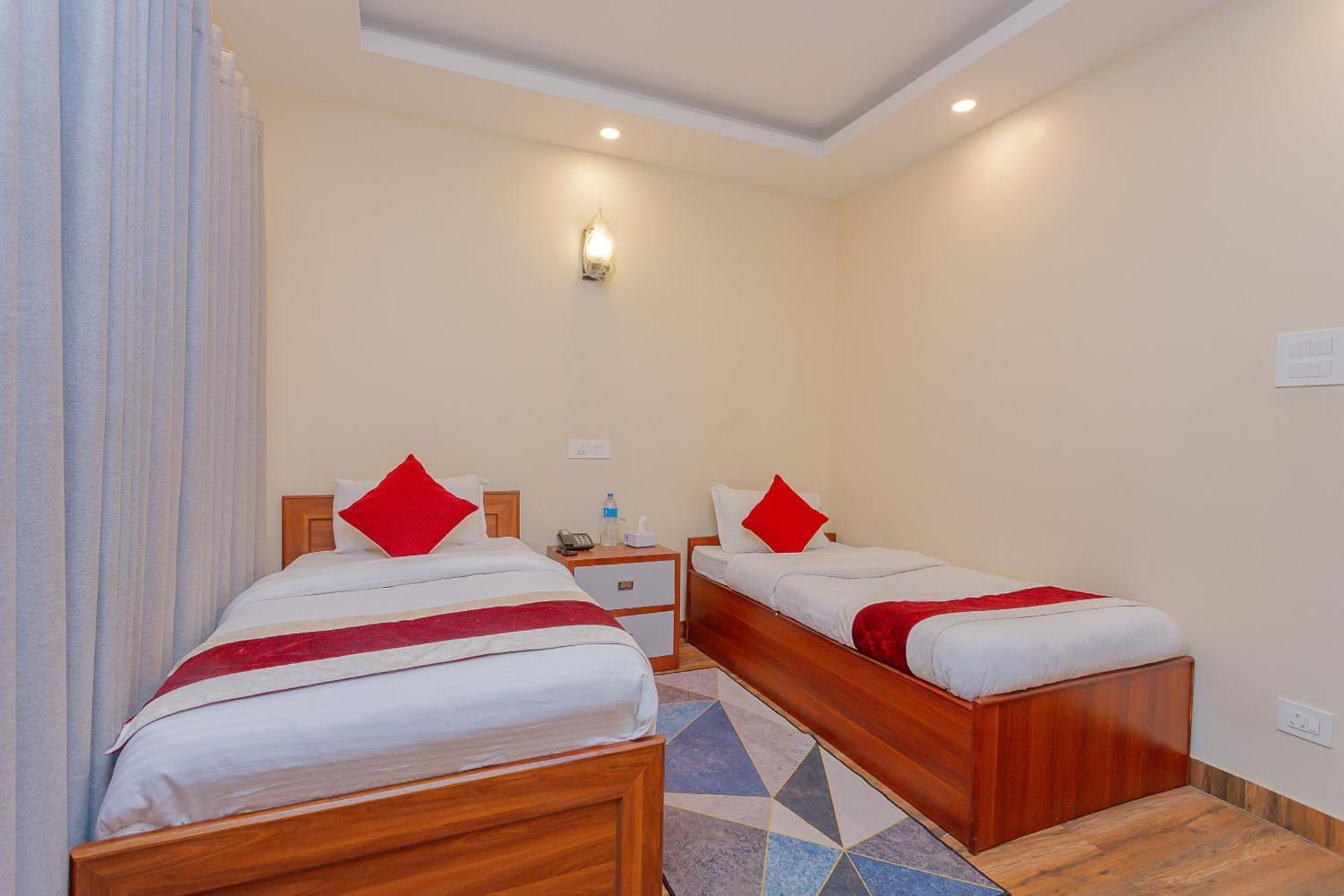 Oyo 799 Hotel Tik Tok Pvt Ltd. Kathmandu Bagian luar foto