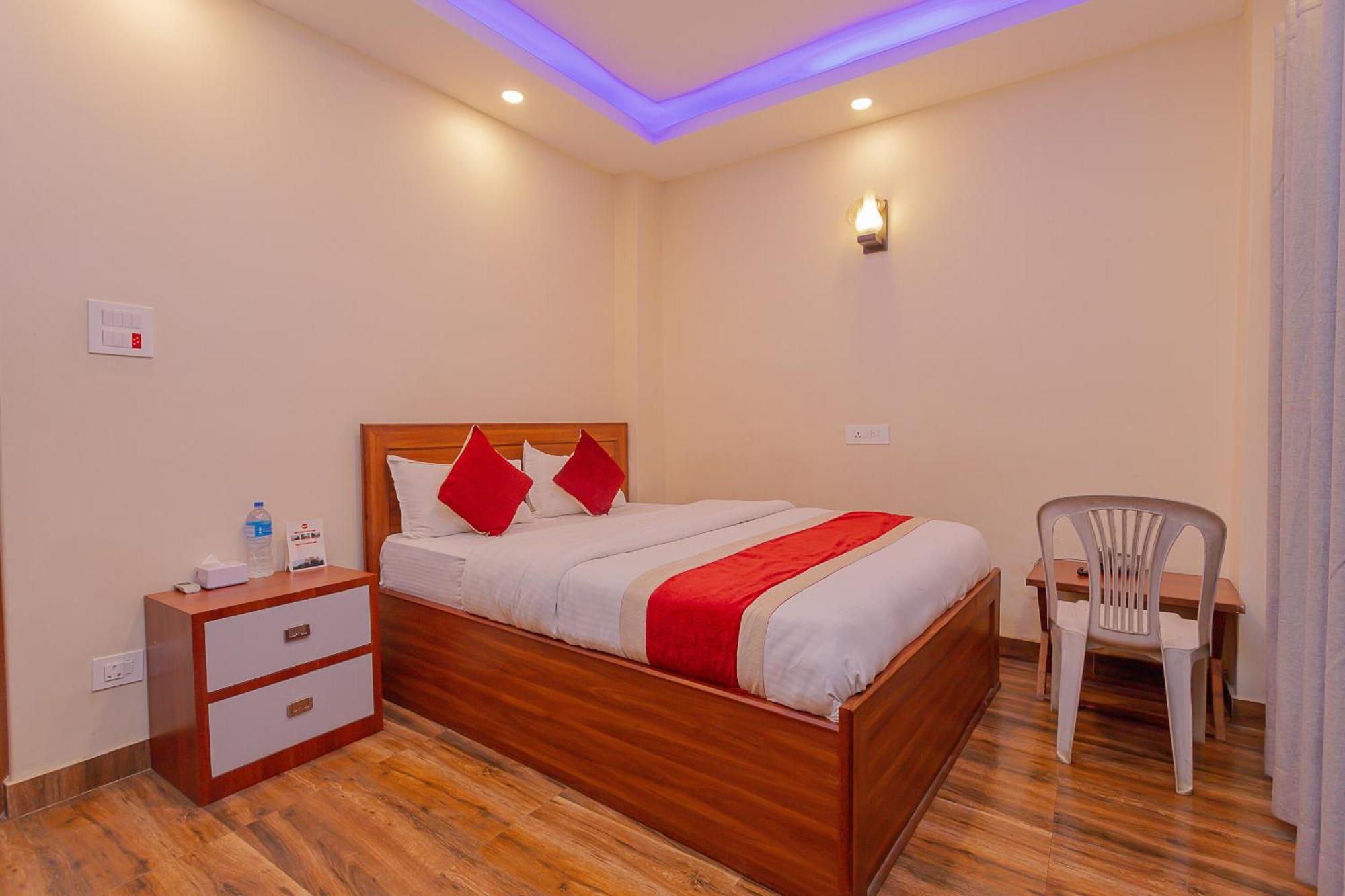 Oyo 799 Hotel Tik Tok Pvt Ltd. Kathmandu Bagian luar foto