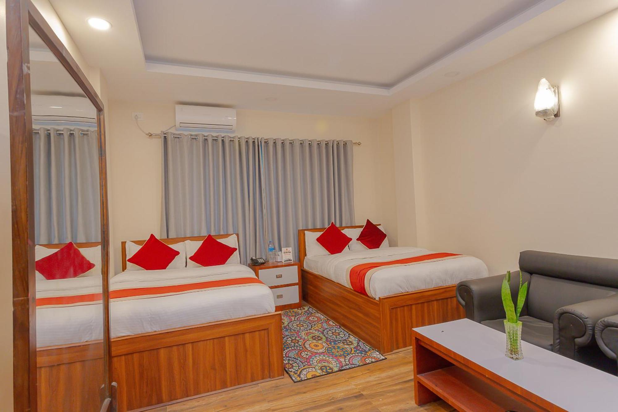 Oyo 799 Hotel Tik Tok Pvt Ltd. Kathmandu Bagian luar foto