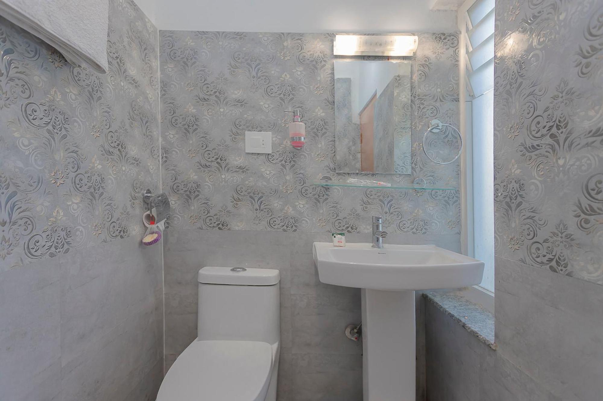 Oyo 799 Hotel Tik Tok Pvt Ltd. Kathmandu Bagian luar foto