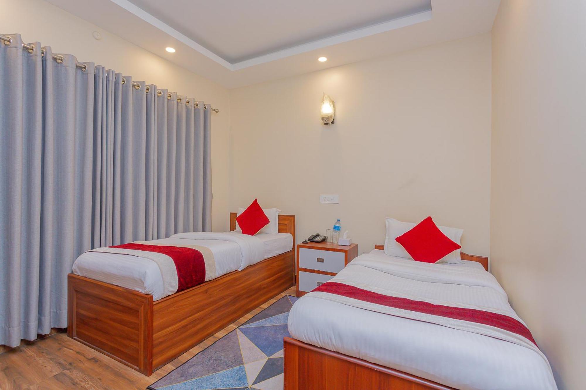 Oyo 799 Hotel Tik Tok Pvt Ltd. Kathmandu Bagian luar foto